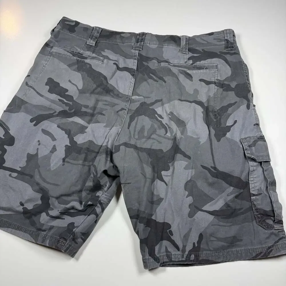 Wrangler Camoflage Cargo Shorts Men's Size 34 Dark Gray Camo Shorts